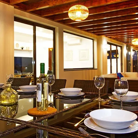 Anyaval * Πλάγια Μπλάνκα